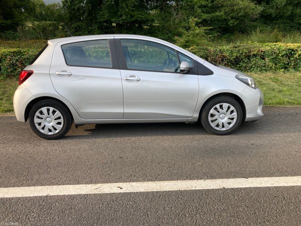 2015 Toyota Yaris. 5 dr LUNA……LOW MILES….